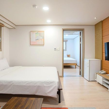 J2 Family Hotel Чеджудо Экстерьер фото