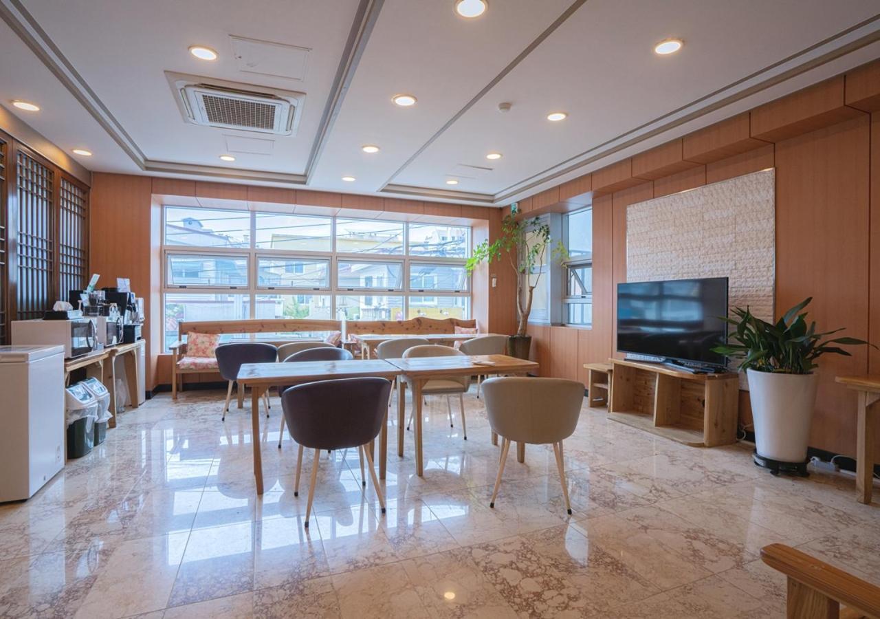 J2 Family Hotel Чеджудо Экстерьер фото