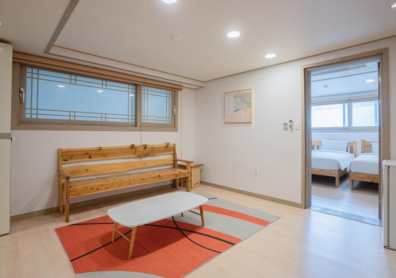 J2 Family Hotel Чеджудо Экстерьер фото