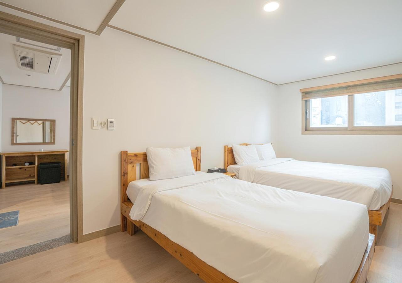 J2 Family Hotel Чеджудо Экстерьер фото