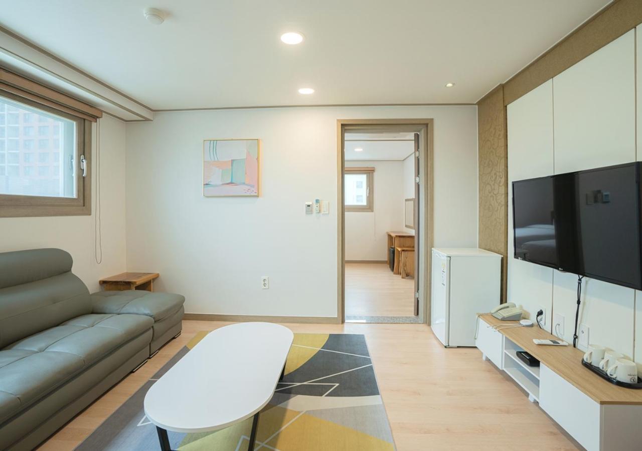 J2 Family Hotel Чеджудо Экстерьер фото