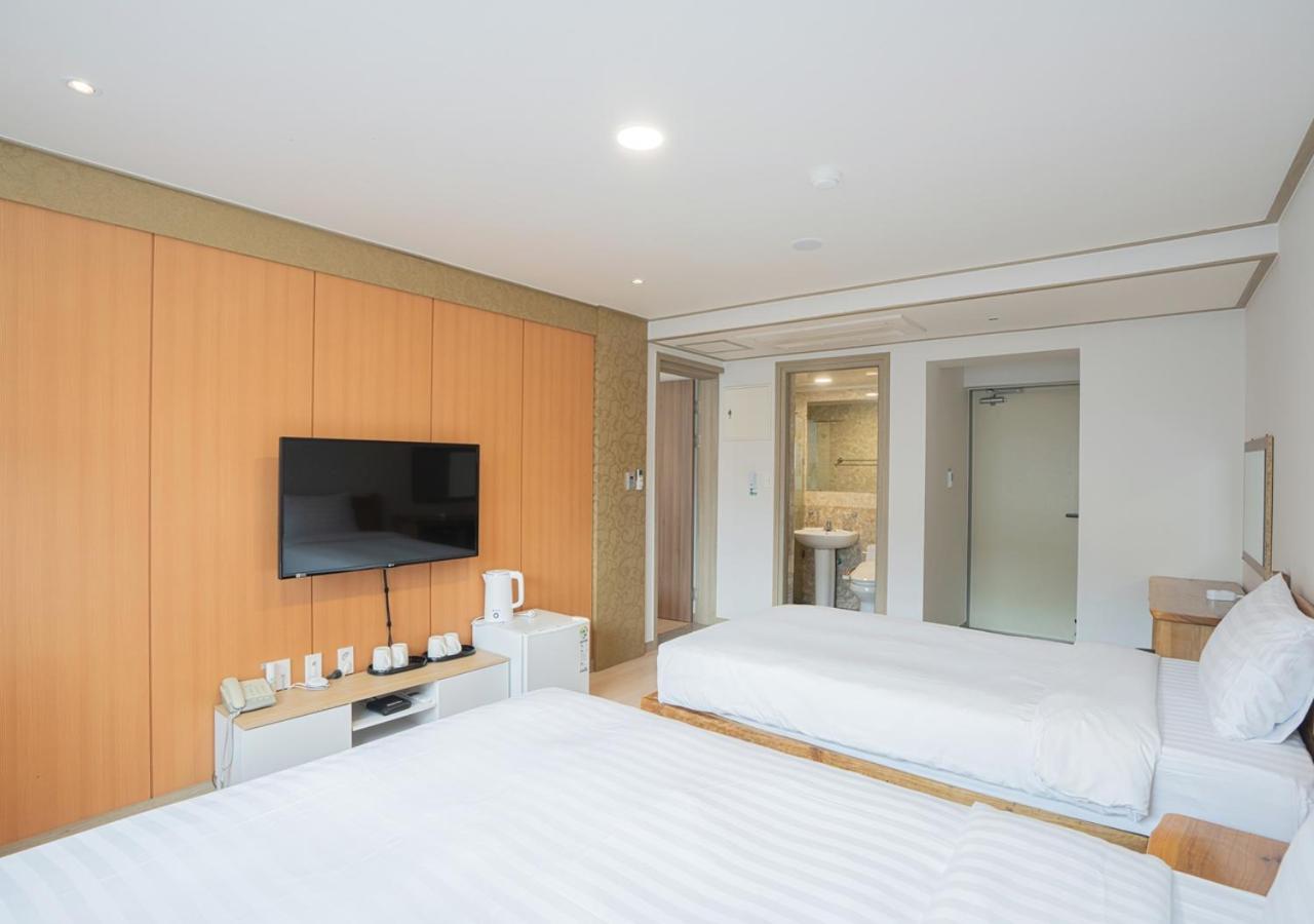 J2 Family Hotel Чеджудо Экстерьер фото