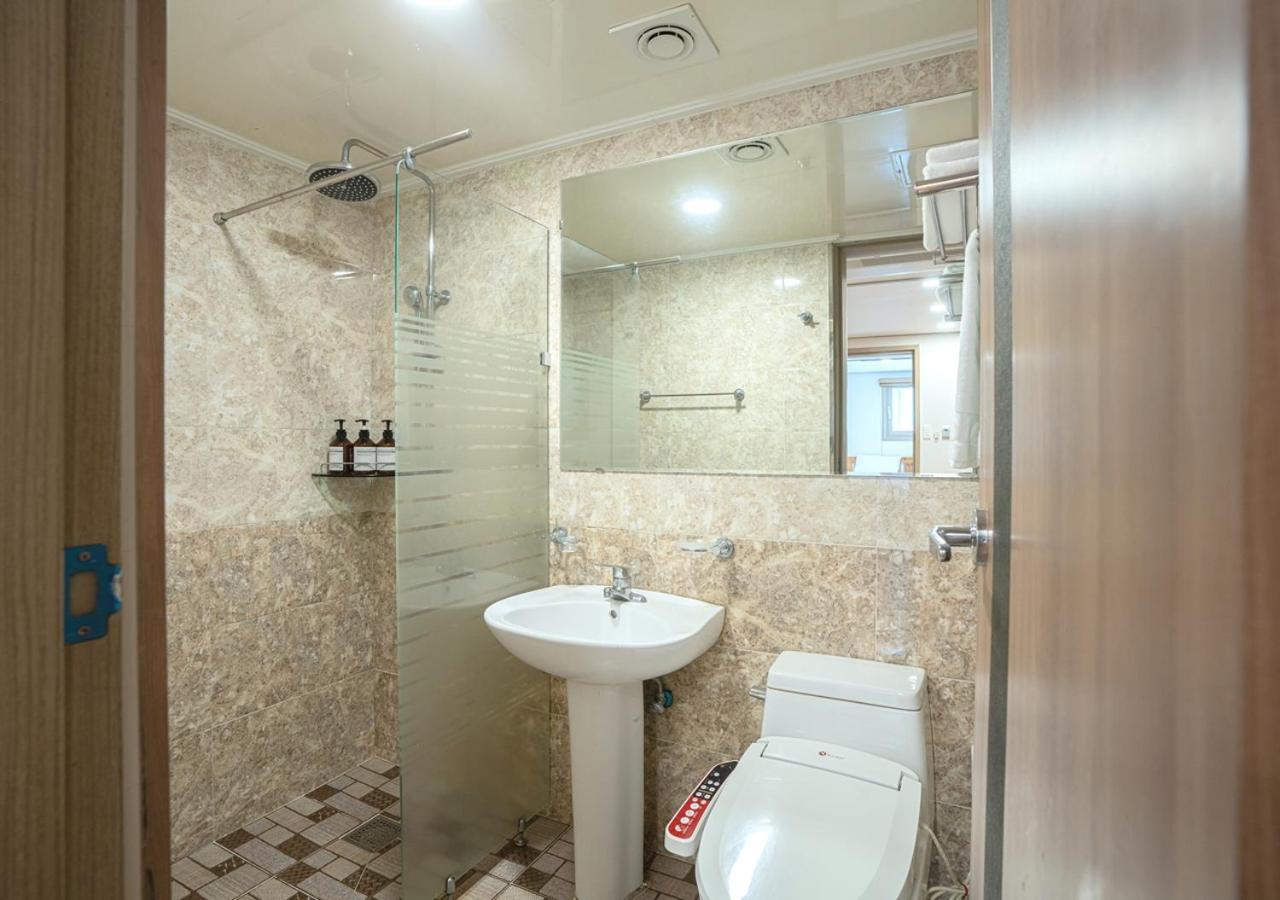 J2 Family Hotel Чеджудо Экстерьер фото