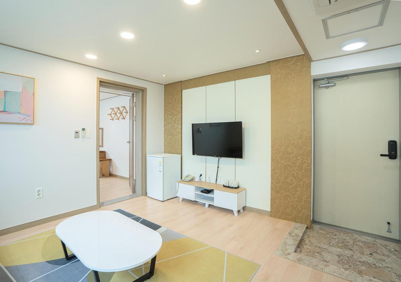 J2 Family Hotel Чеджудо Экстерьер фото