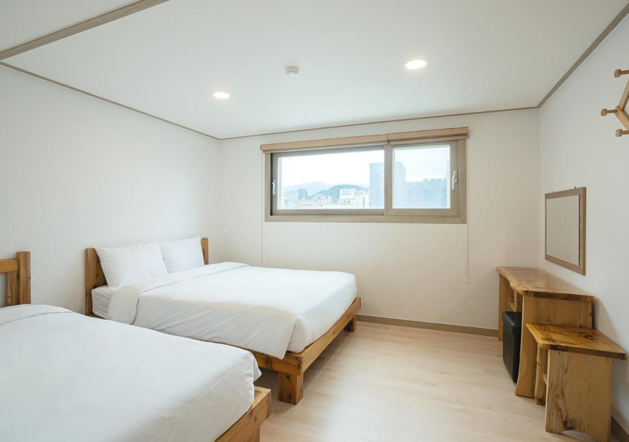 J2 Family Hotel Чеджудо Экстерьер фото