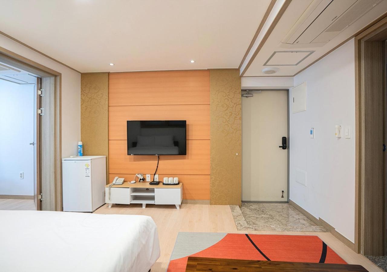 J2 Family Hotel Чеджудо Экстерьер фото