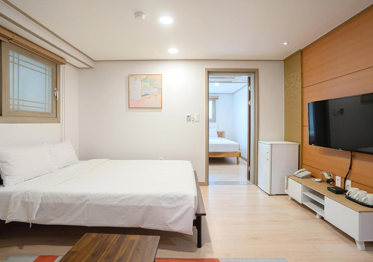 J2 Family Hotel Чеджудо Экстерьер фото