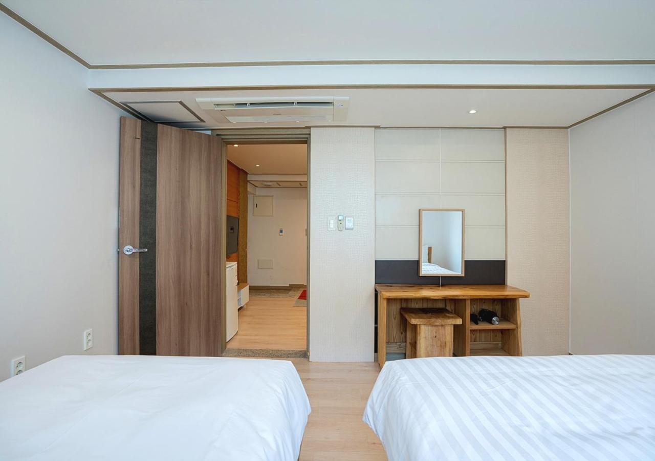 J2 Family Hotel Чеджудо Экстерьер фото