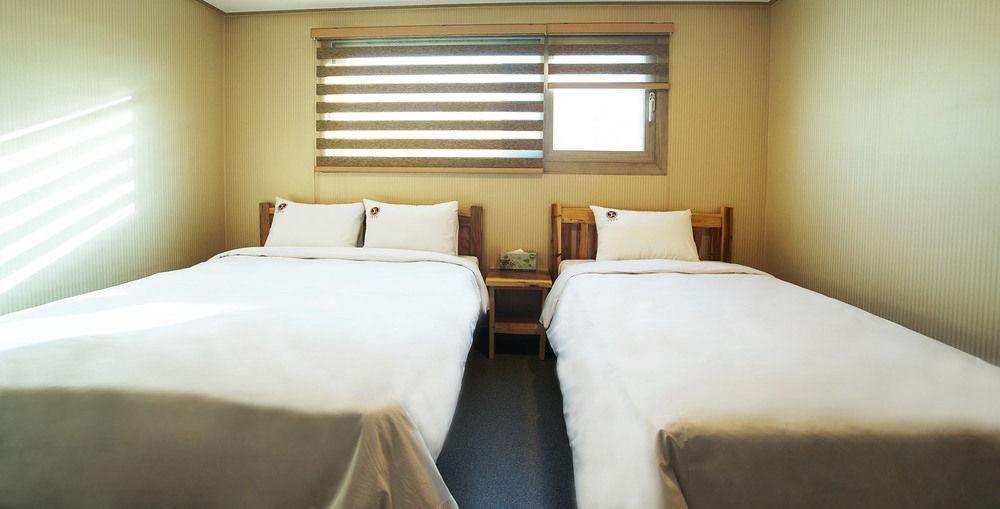 J2 Family Hotel Чеджудо Экстерьер фото