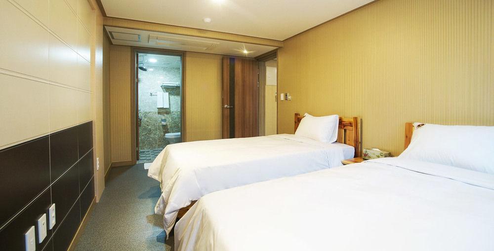 J2 Family Hotel Чеджудо Экстерьер фото