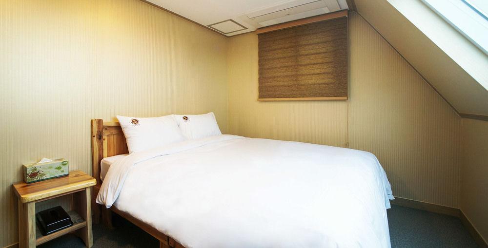 J2 Family Hotel Чеджудо Экстерьер фото