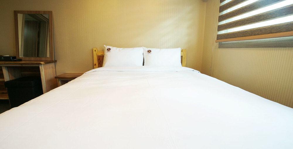 J2 Family Hotel Чеджудо Экстерьер фото
