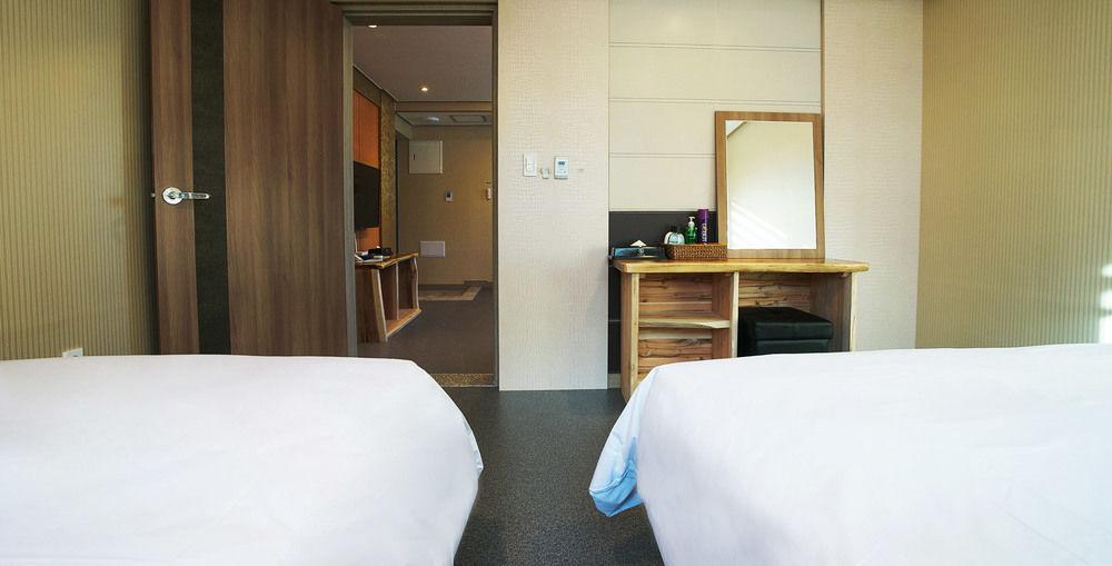 J2 Family Hotel Чеджудо Экстерьер фото