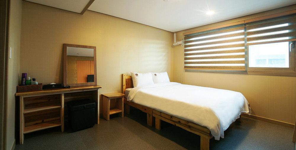 J2 Family Hotel Чеджудо Экстерьер фото