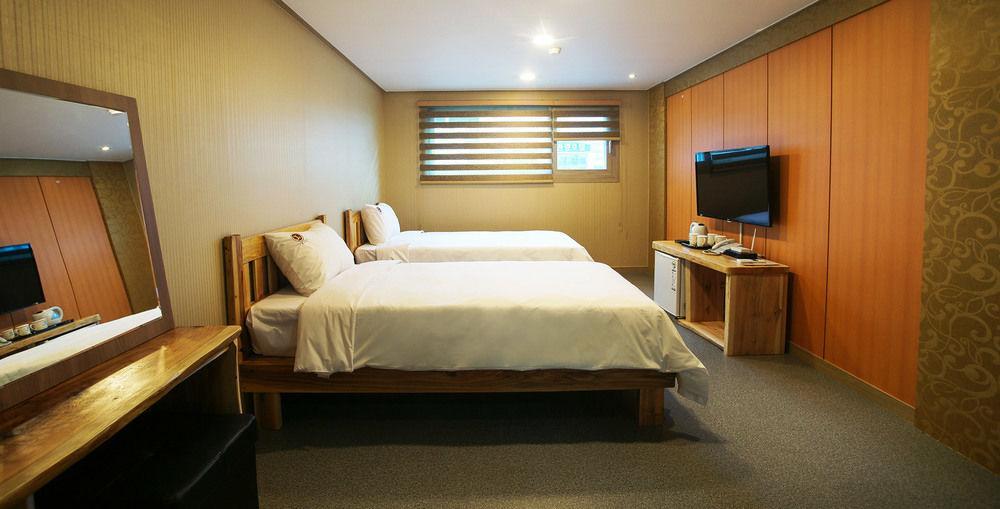 J2 Family Hotel Чеджудо Экстерьер фото