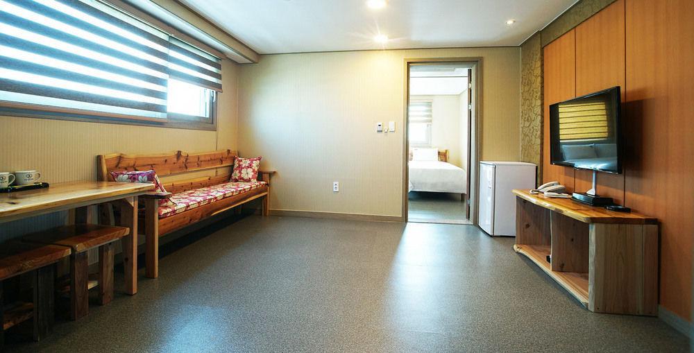 J2 Family Hotel Чеджудо Экстерьер фото