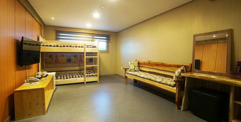 J2 Family Hotel Чеджудо Экстерьер фото
