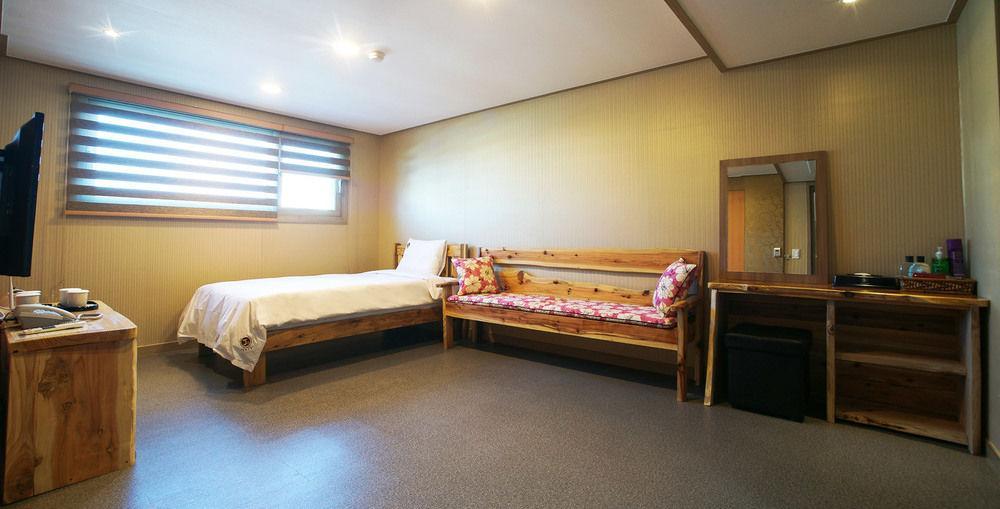 J2 Family Hotel Чеджудо Экстерьер фото