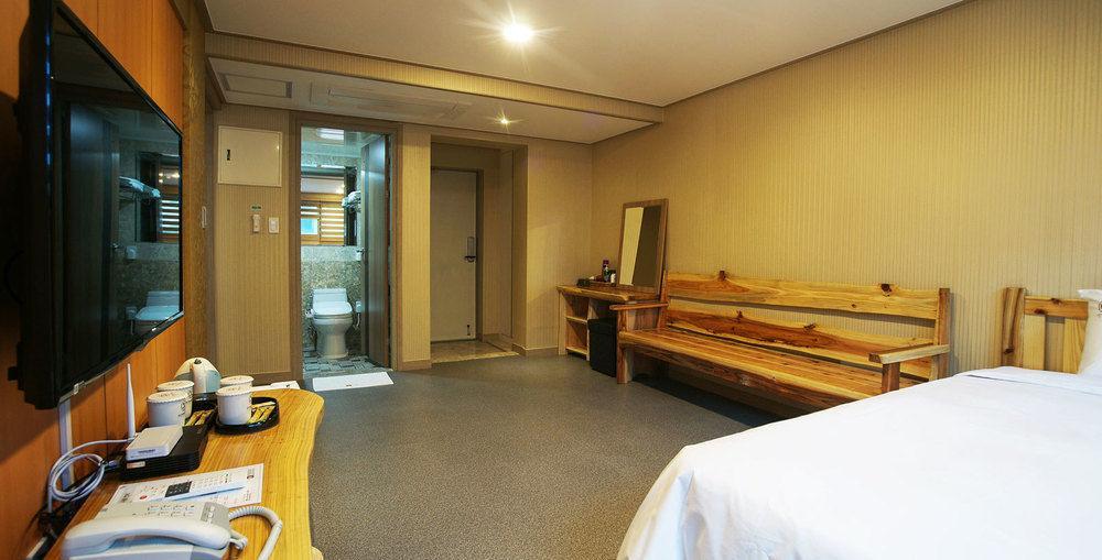 J2 Family Hotel Чеджудо Экстерьер фото