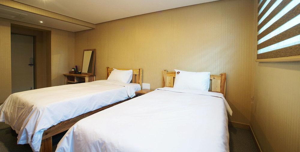 J2 Family Hotel Чеджудо Экстерьер фото