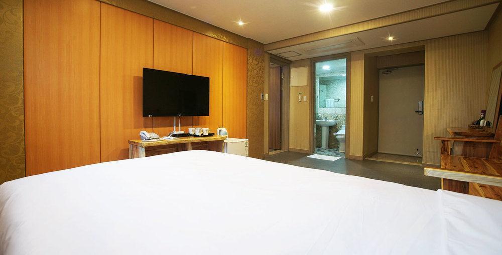 J2 Family Hotel Чеджудо Экстерьер фото