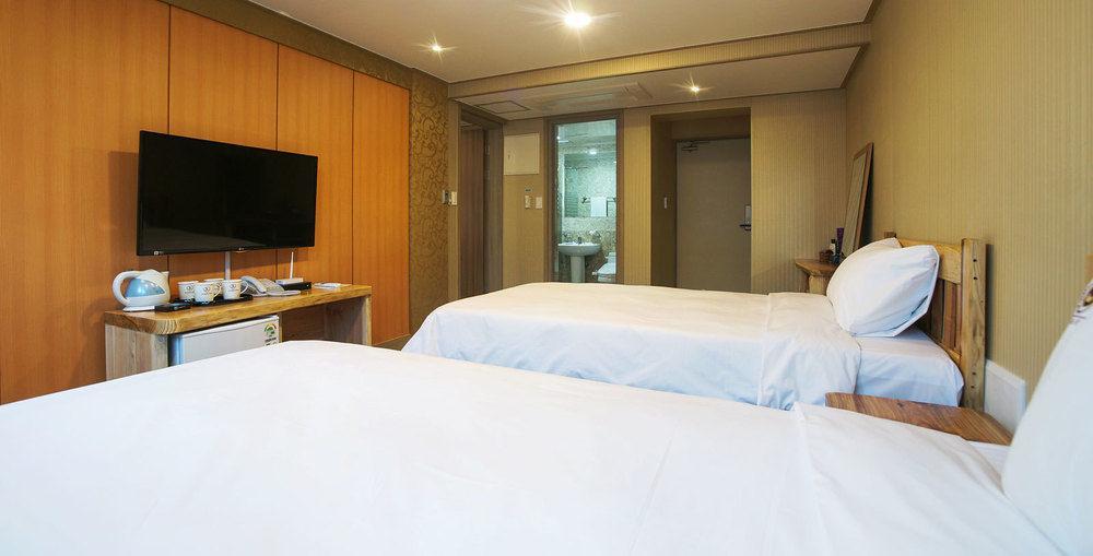 J2 Family Hotel Чеджудо Экстерьер фото